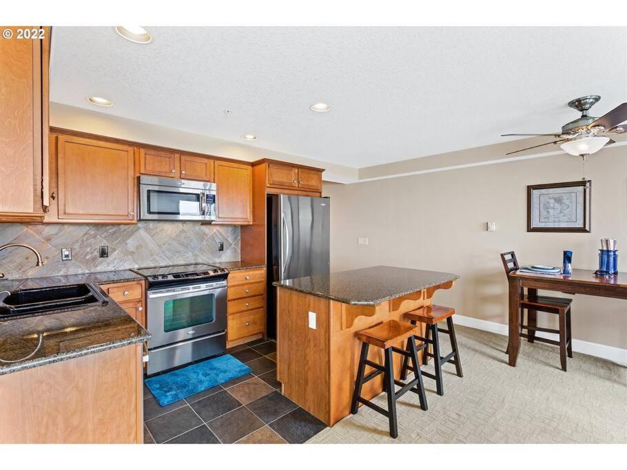 Rockaway Oceanview Condo,Steps To The Beach & Downtown,W&D, Wifi Rockaway Beach Exterior foto