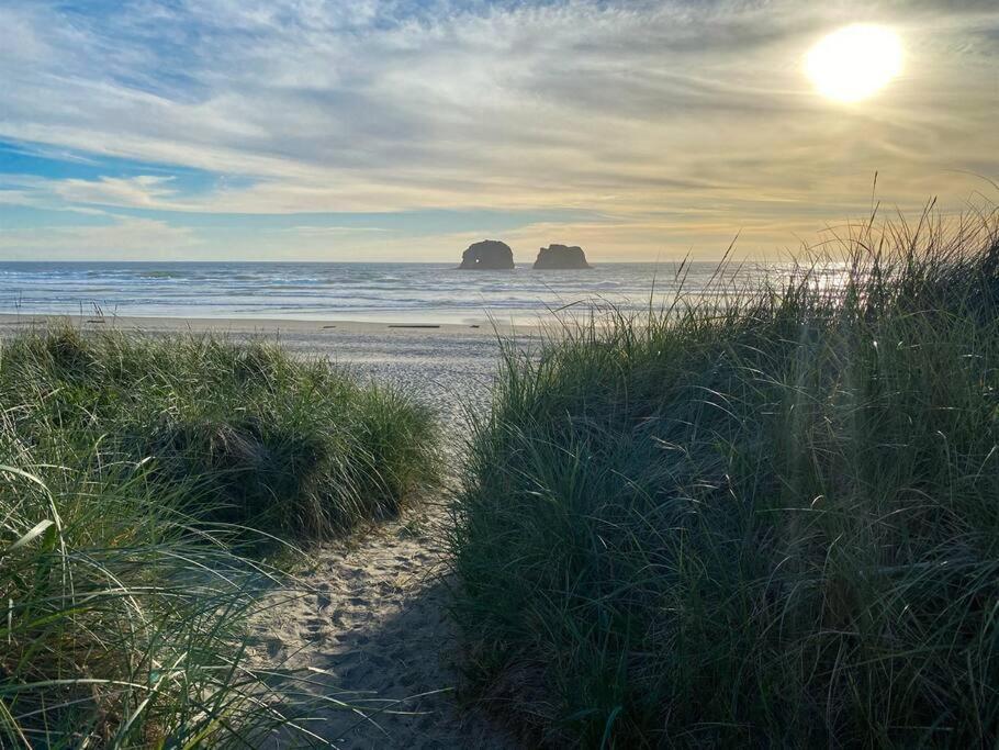Rockaway Oceanview Condo,Steps To The Beach & Downtown,W&D, Wifi Rockaway Beach Exterior foto